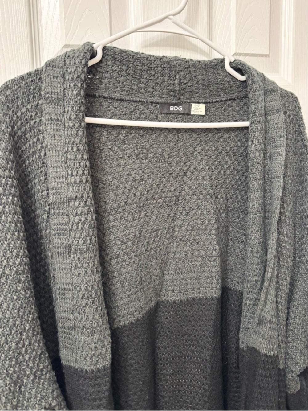 Urban Outfitters BDG Cozy Colorblock Open-Front Cardigan Dark Gray Black Sz L - Picture 4 of 7